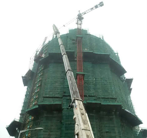 怀化市吊车在工地上作业